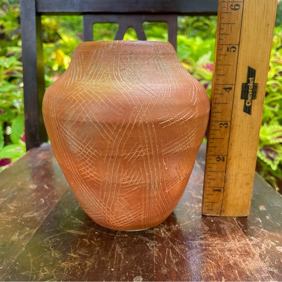 Artisan Pottery Vase in Basket Weave Pattern - Picture 7 of 8